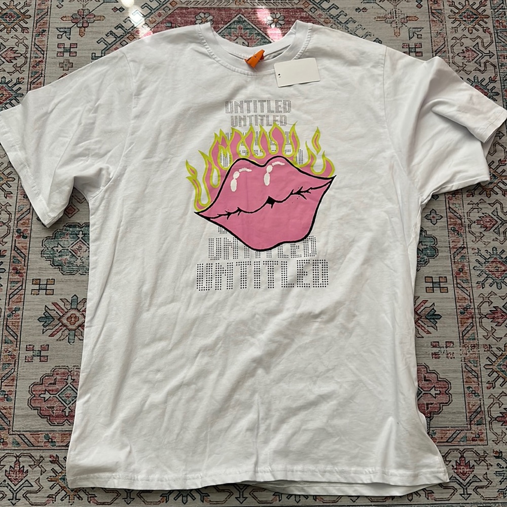 NWT men’s Designs Untitled tee